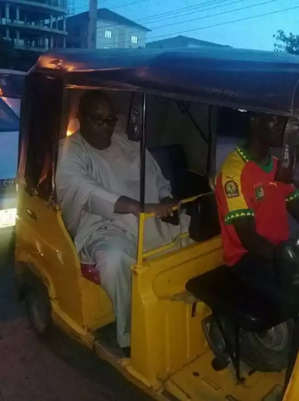 Former Aide To Goodluck Jonathan, Doyin Okupe Spotted In A Keke Napep In Lagos. Photo